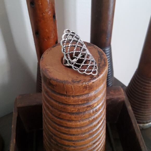 Women's Fashion Antiqued Hollow Long Statement Ring in Silver Tone Size 7 - Picture 3 of 13